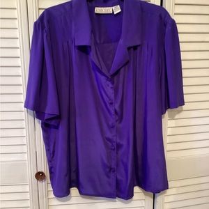 Alyssa Carr Woman’s purple short sleeve dress blouse, size 22W